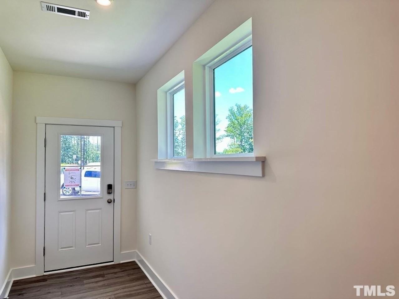 443 Autumn Rain St - Photo 5 of 32