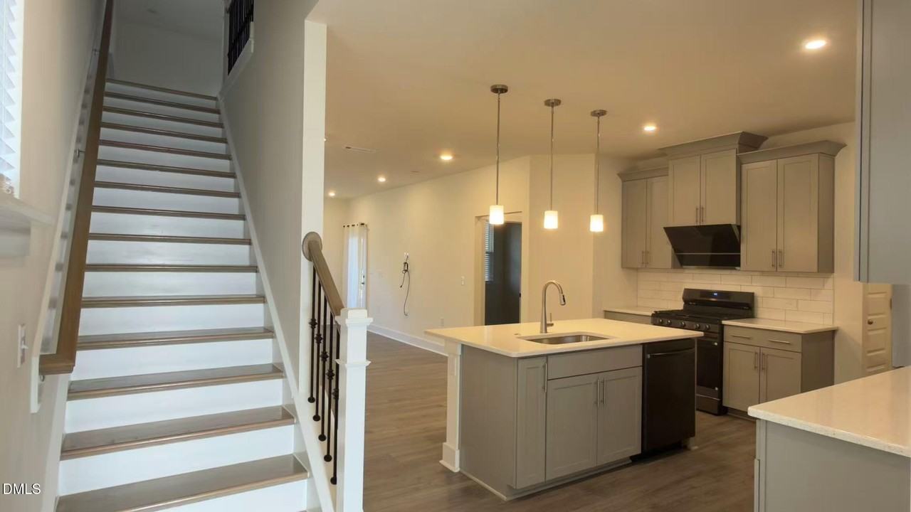 443 Autumn Rain St - Photo 7 of 32