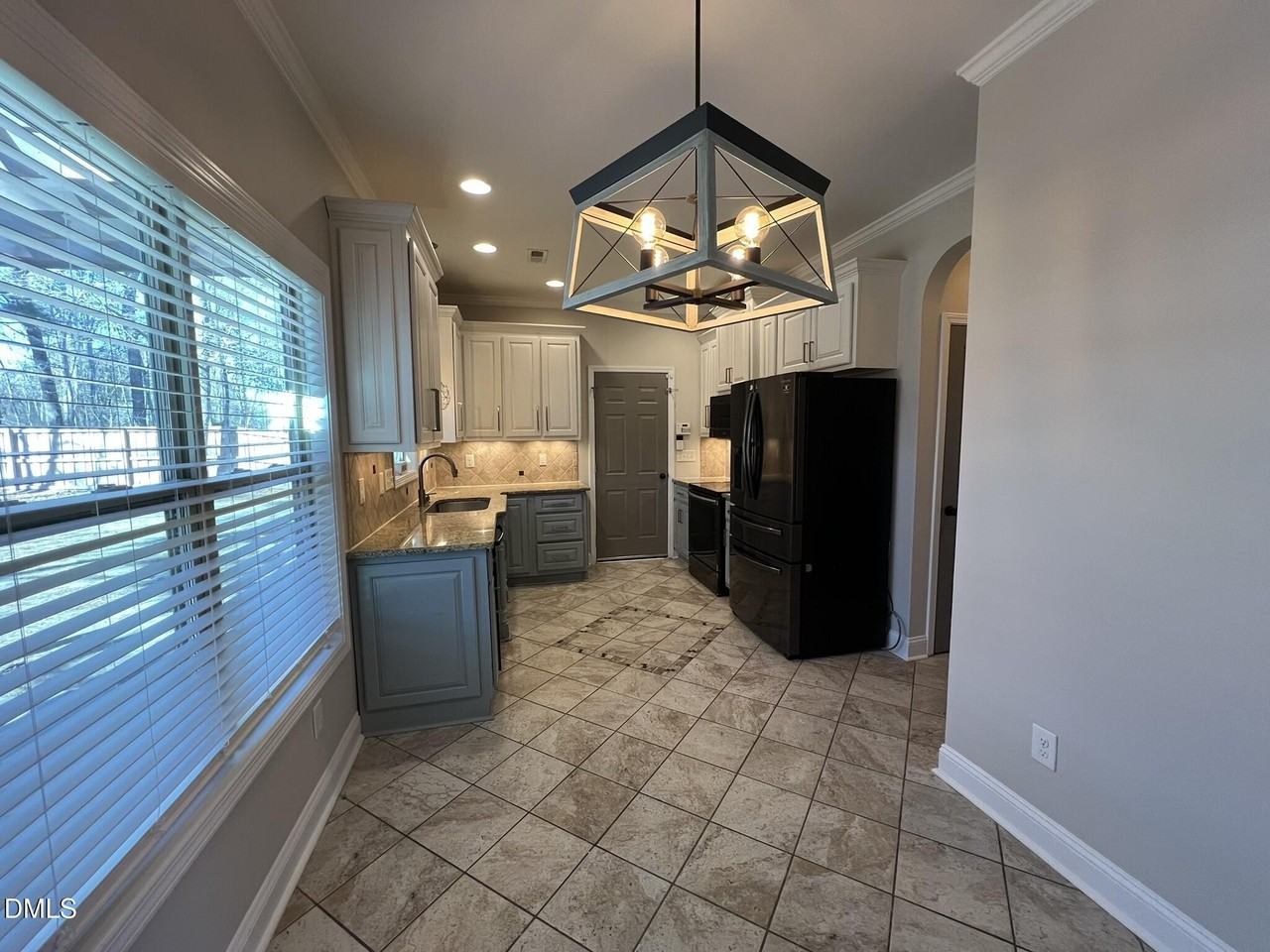 19 Eaton Dr - Photo 4 of 17