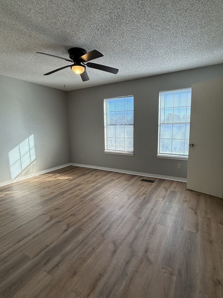 523 Champion Pl #523 - Photo 2 of 9