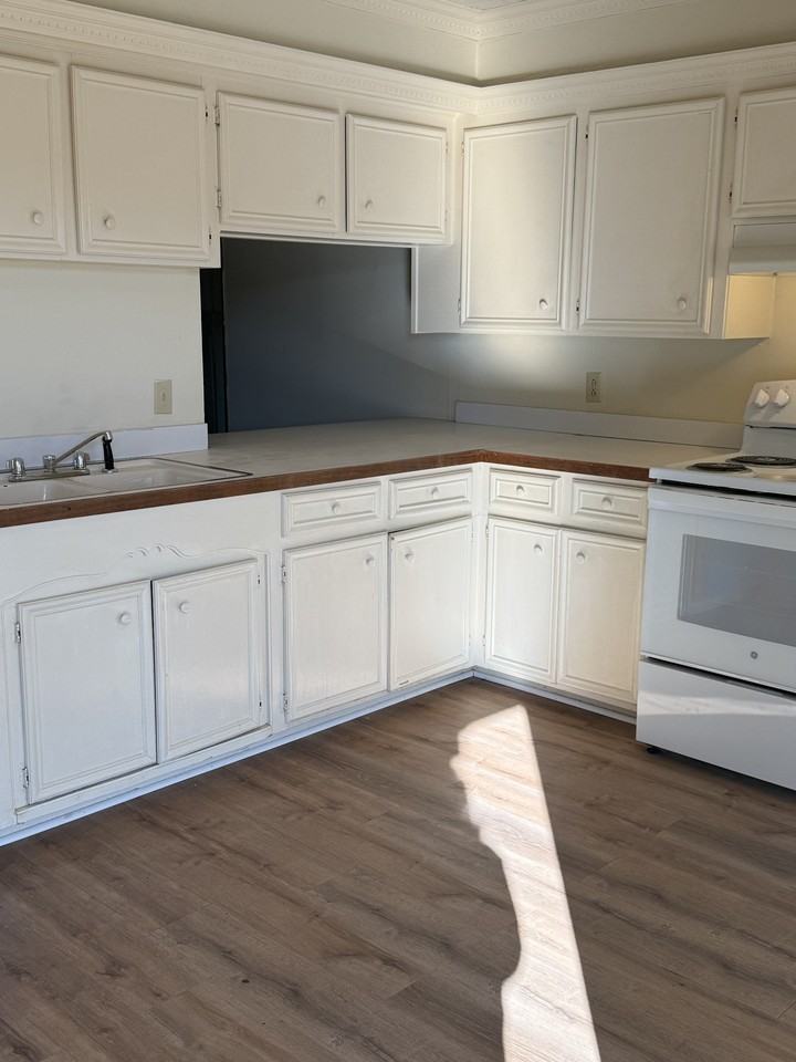 523 Champion Pl #523 - Photo 3 of 9