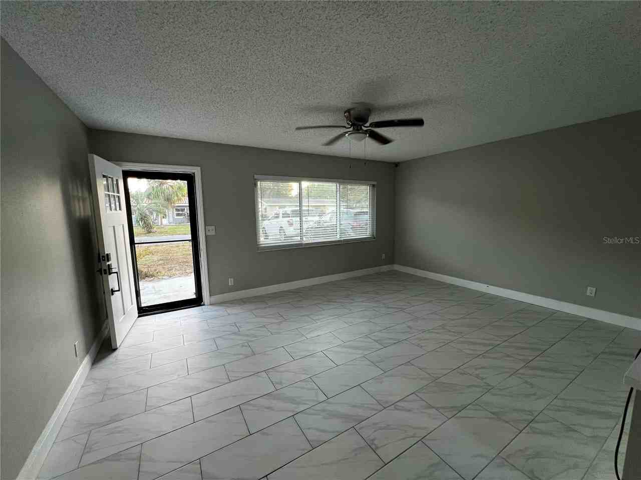 2893 Webley Dr - Photo 2 of 14