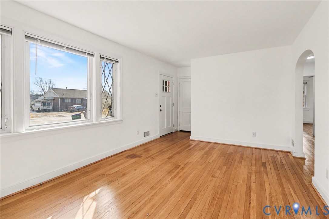 1342 Evergreen Ave - Photo 3 of 23