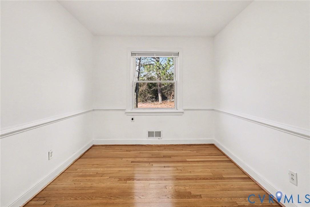 1342 Evergreen Ave - Photo 5 of 23