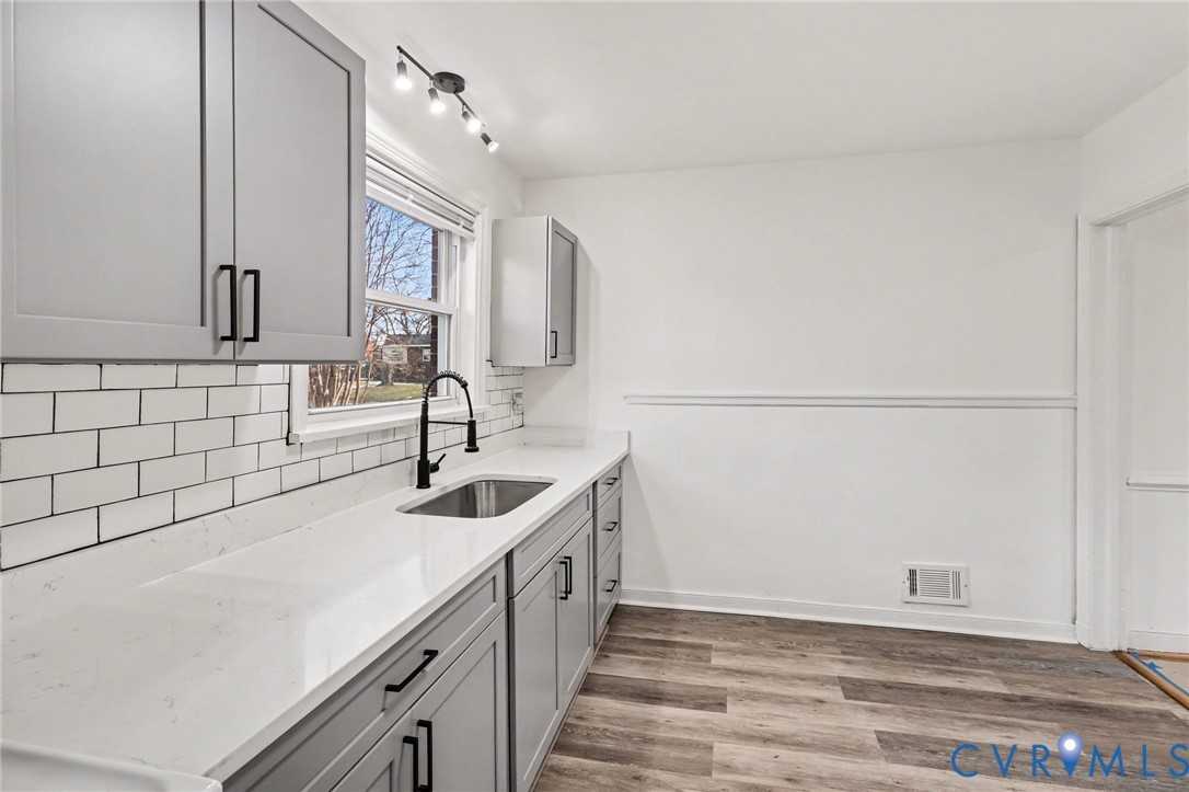 1342 Evergreen Ave - Photo 7 of 23