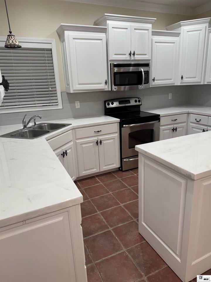 117 Carriage Way - Photo 3 of 14