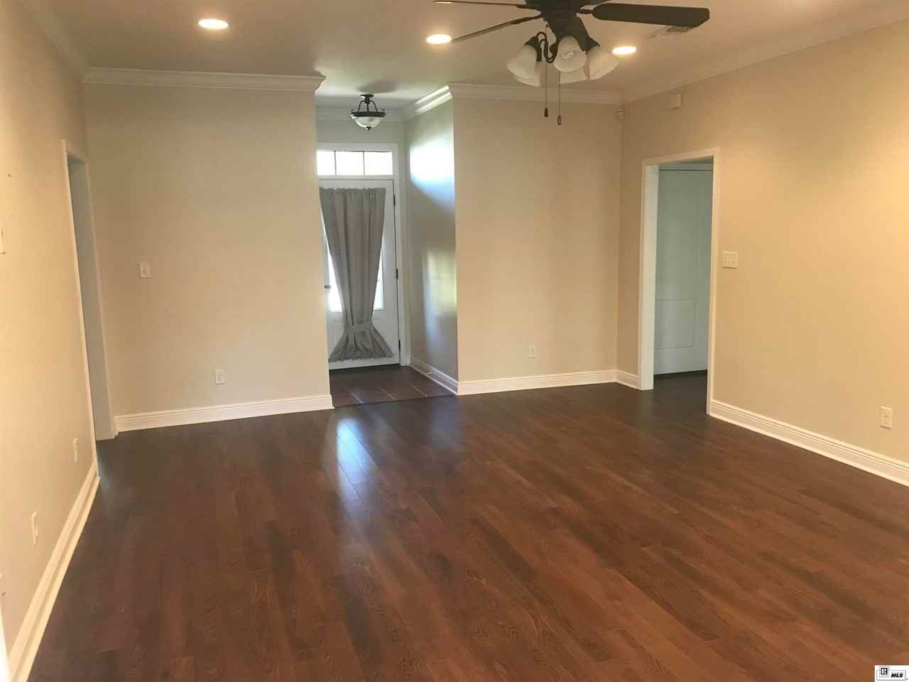 117 Carriage Way - Photo 4 of 14