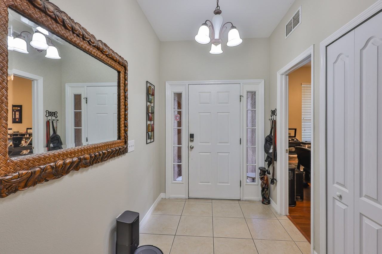 1703 Bonita Bluff Ct - Photo 2 of 27