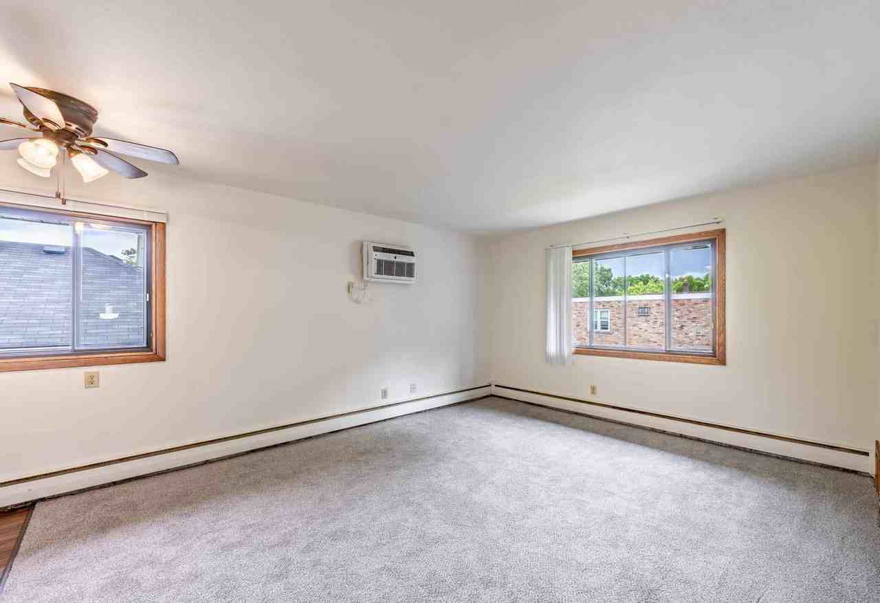 Minnehaha Apartments - Photo 6 of 26