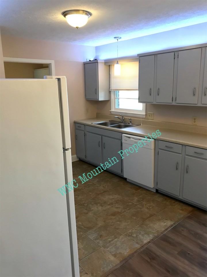 101 Chariton Ave #1 - Photo 3 of 9