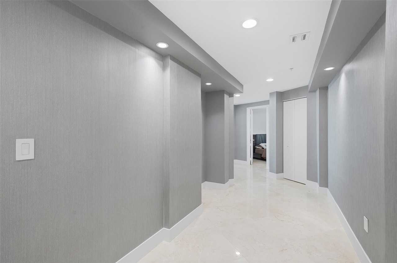 3030 Ne 188th St - Photo 5 of 50