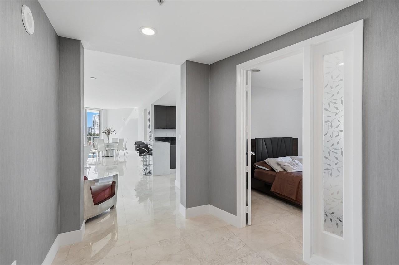 3030 Ne 188th St - Photo 7 of 50