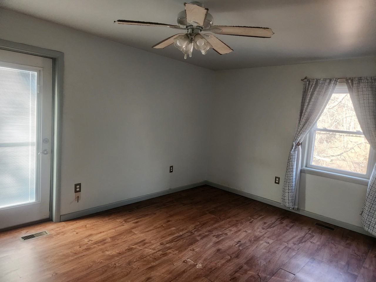 137 N Elizabeth St - Photo 4 of 17