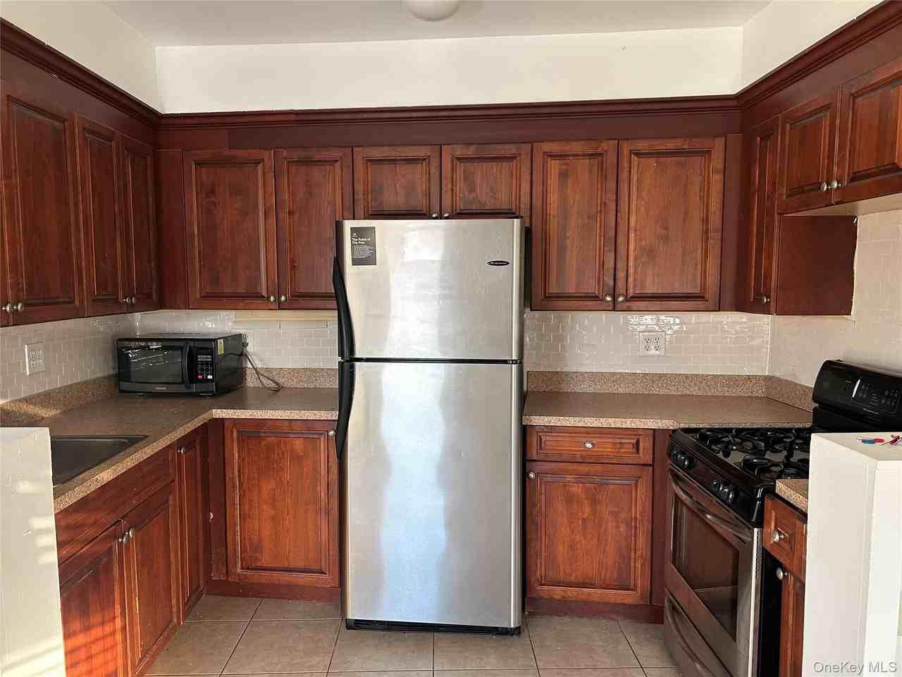 126 Deer Park Ave - Photo 3 of 13