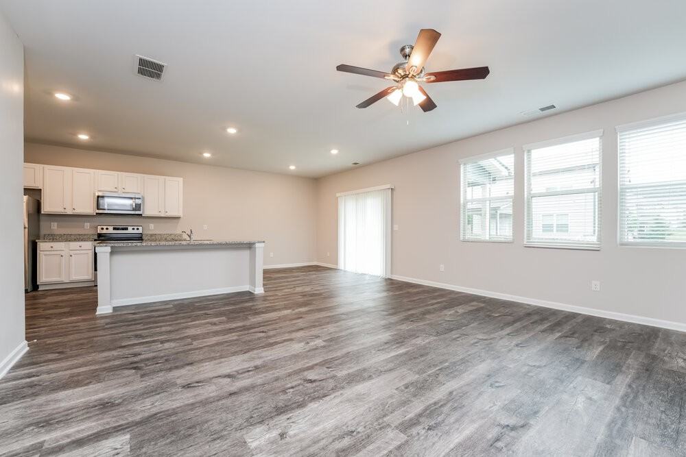 238 Hamilton Pointe Dr - Photo 5 of 17