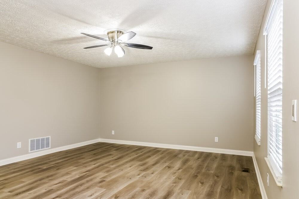 433 Furman St - Photo 6 of 18