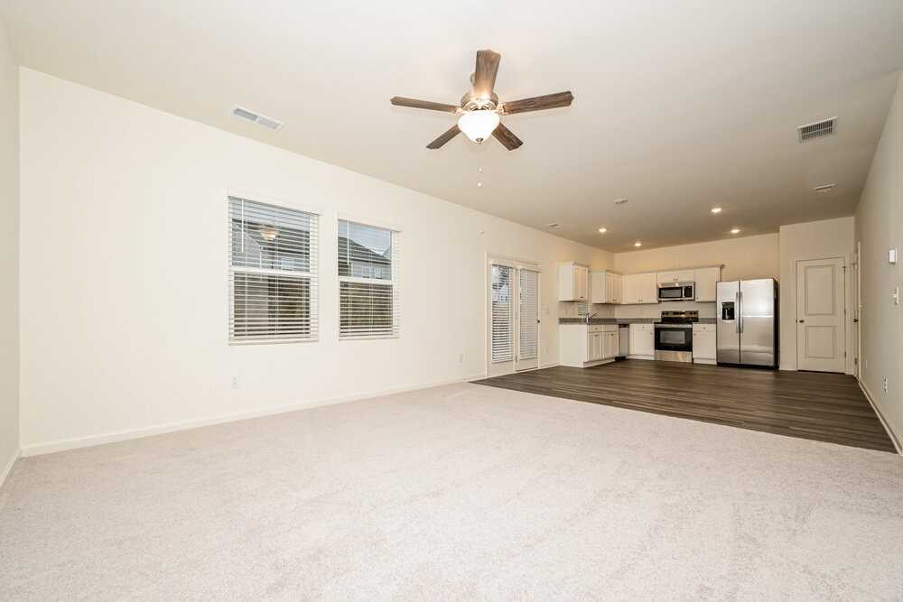 7661 Saffron Ave - Photo 4 of 17