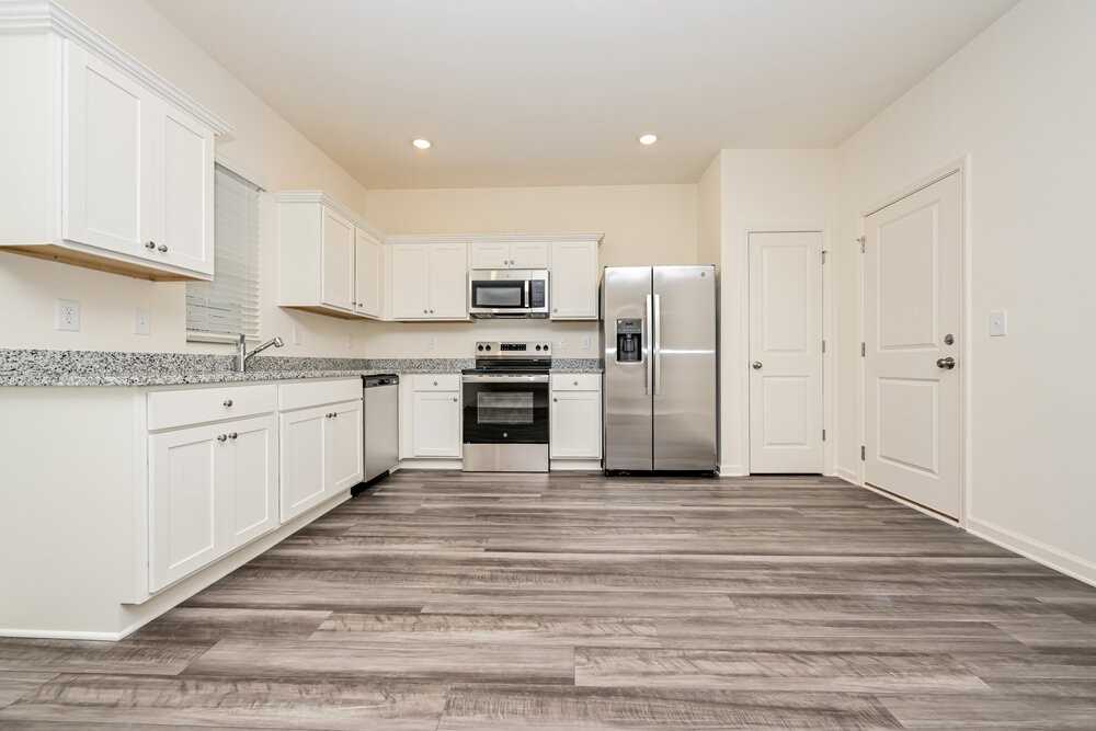 7661 Saffron Ave - Photo 5 of 17