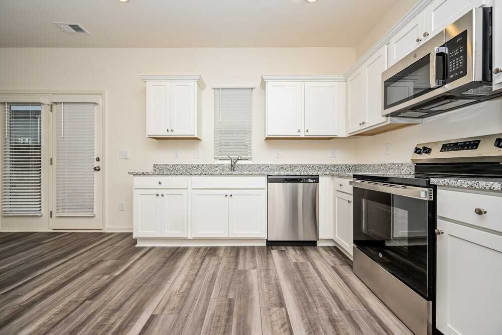 7661 Saffron Ave - Photo 6 of 17