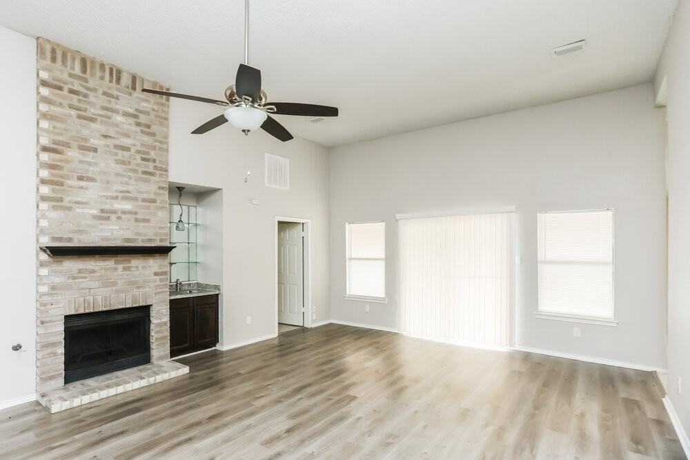 2221 Collier Ct - Photo 3 of 16