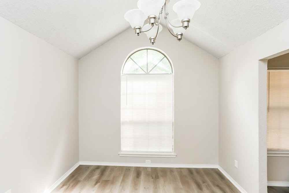 2221 Collier Ct - Photo 5 of 16