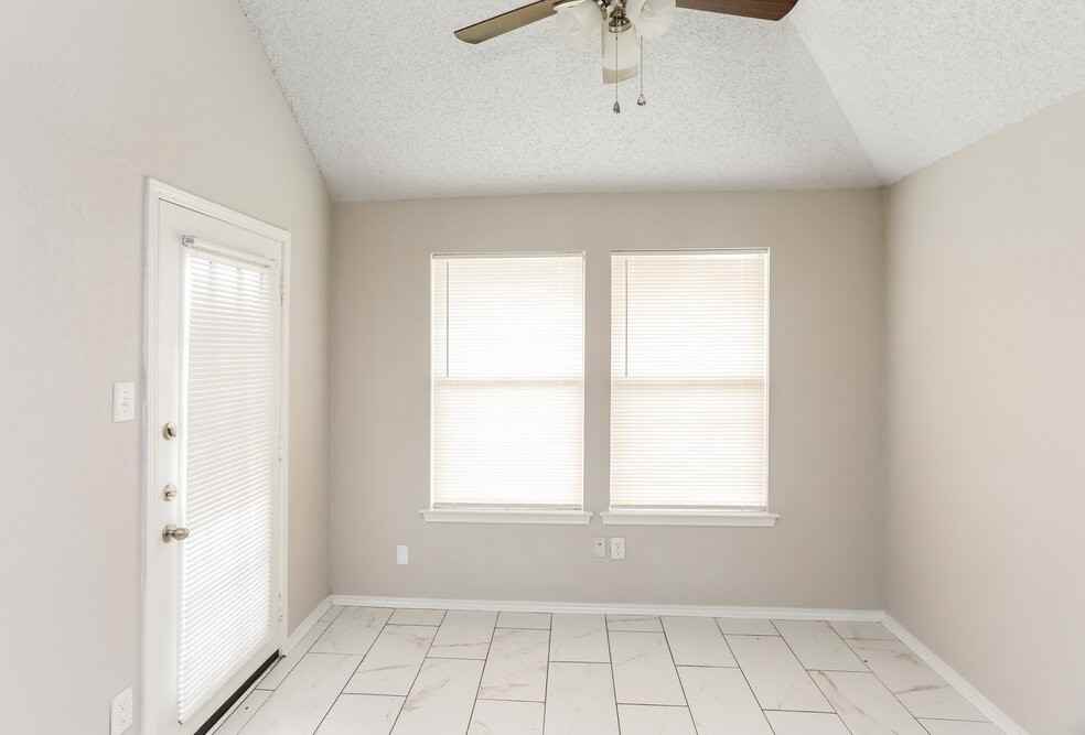 2221 Collier Ct - Photo 6 of 16