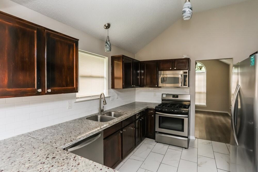 2221 Collier Ct - Photo 7 of 16