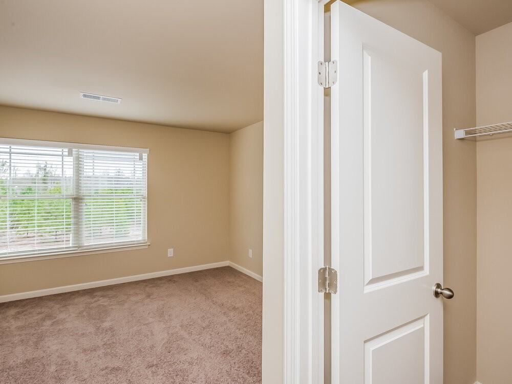 260 Stillwood Dr - Photo 6 of 17