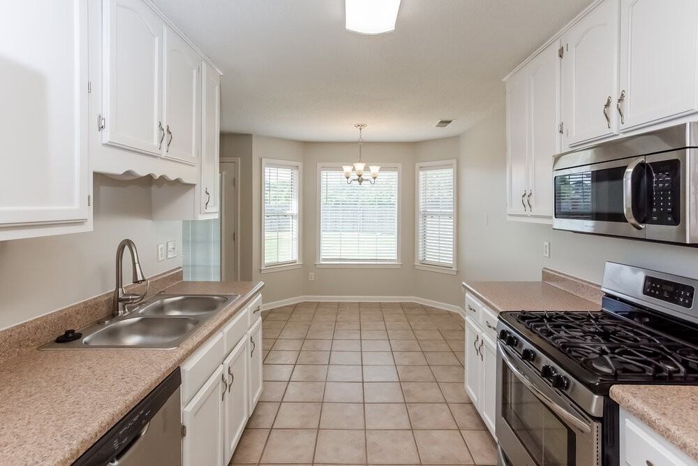 1110 Greenwich Dr - Photo 7 of 17