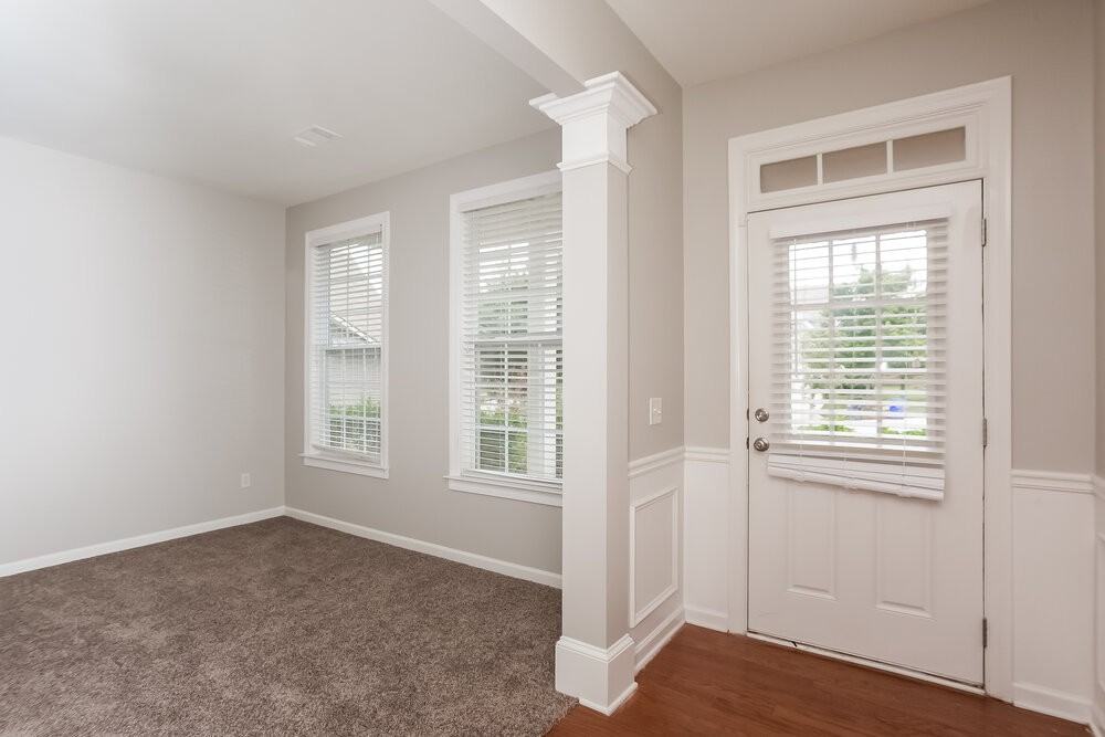 2528 Mockingbird Ln - Photo 2 of 17