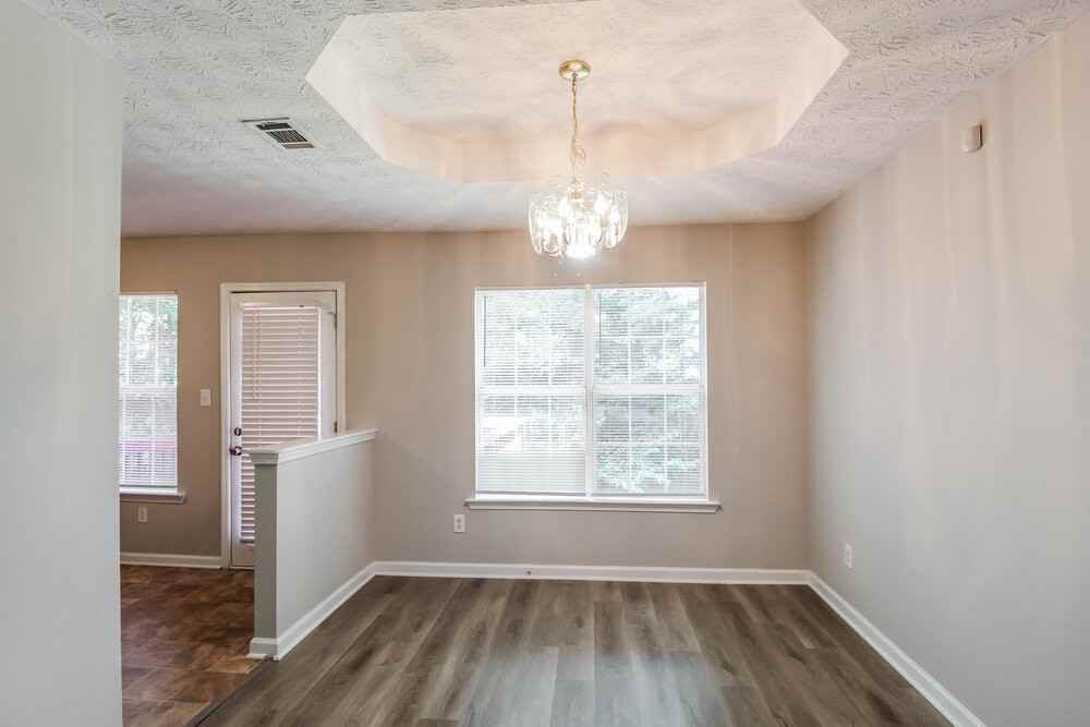 5711 Meadowview Rd - Photo 7 of 18