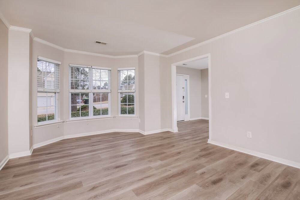 409 Pyracantha Dr - Photo 4 of 17