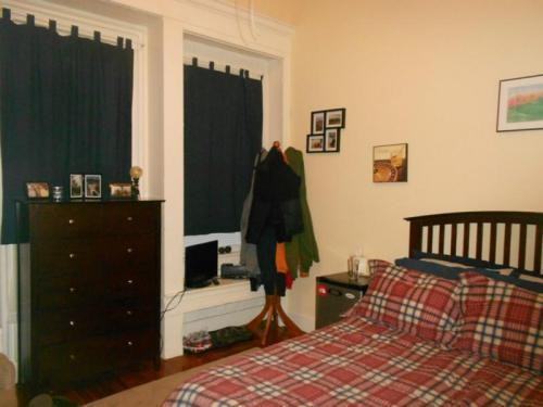 135 Hillside St #1 - Photo 4 of 27