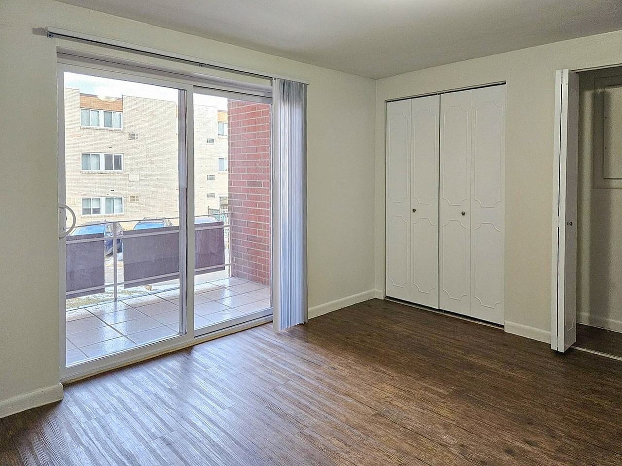 South View Apartments and Townhomes - Photo 4 of 31