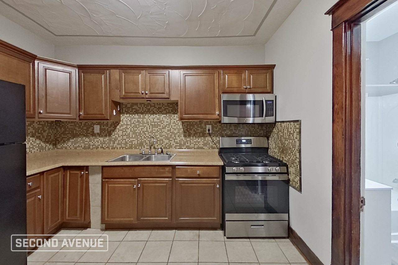 1826 Greenwood Ave - Photo 2 of 21