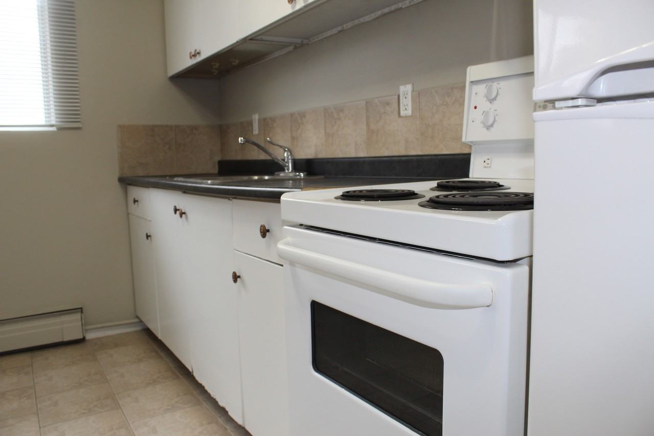 Duchess Manor - Photo 3 of 8