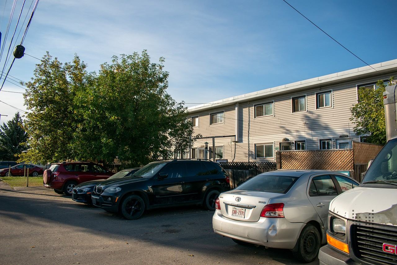 Lauderdale Manor - Photo 3 of 5