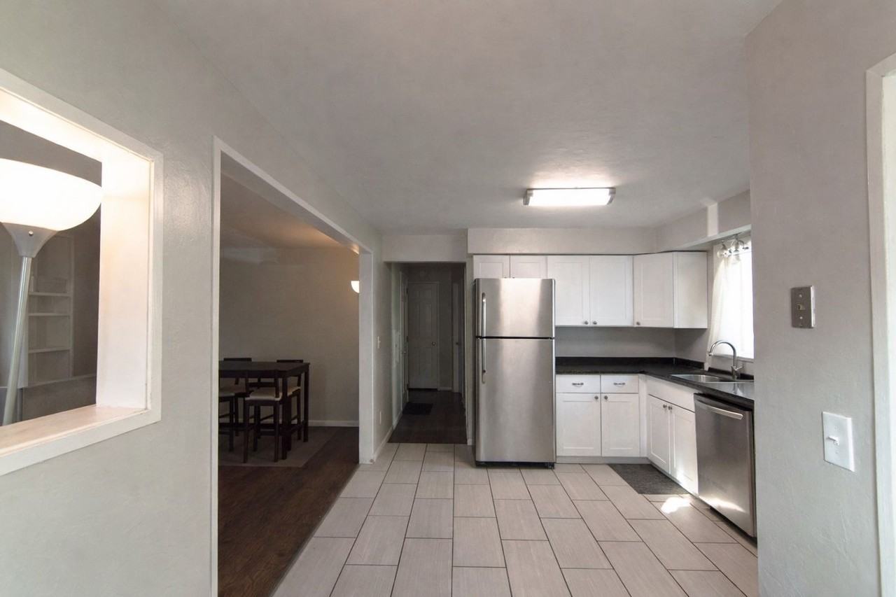 605 S Aurora Street - Photo 3 of 23