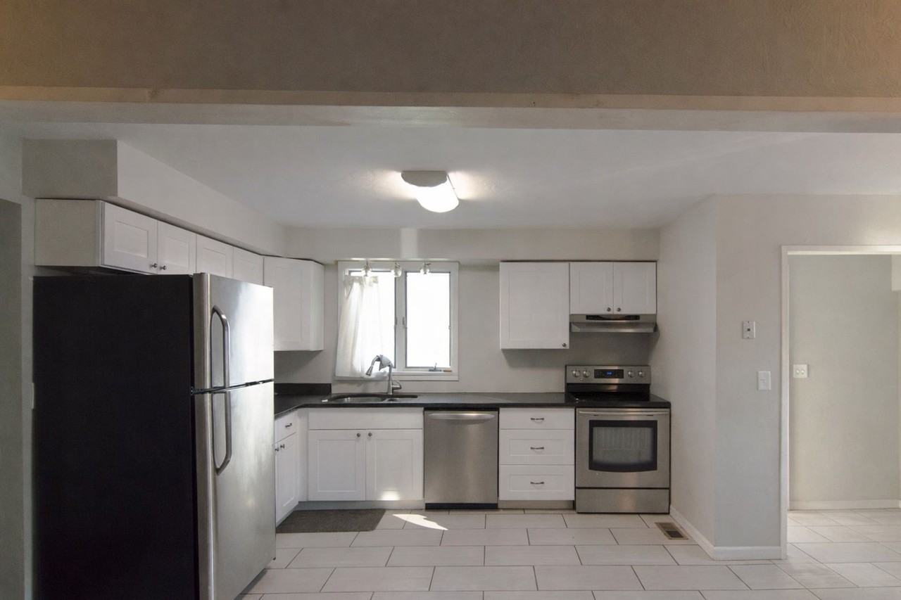 605 S Aurora Street - Photo 4 of 23