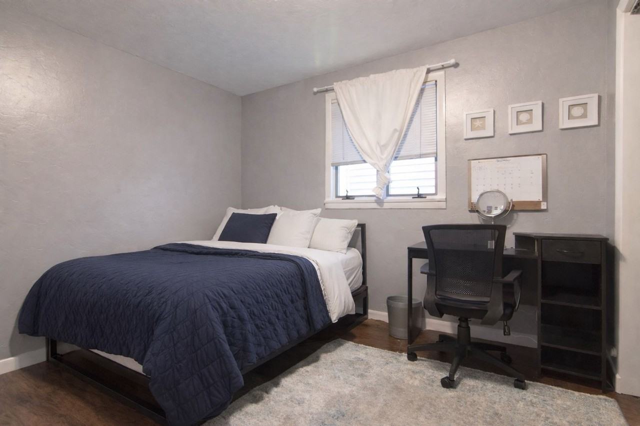 605 S Aurora Street - Photo 7 of 23