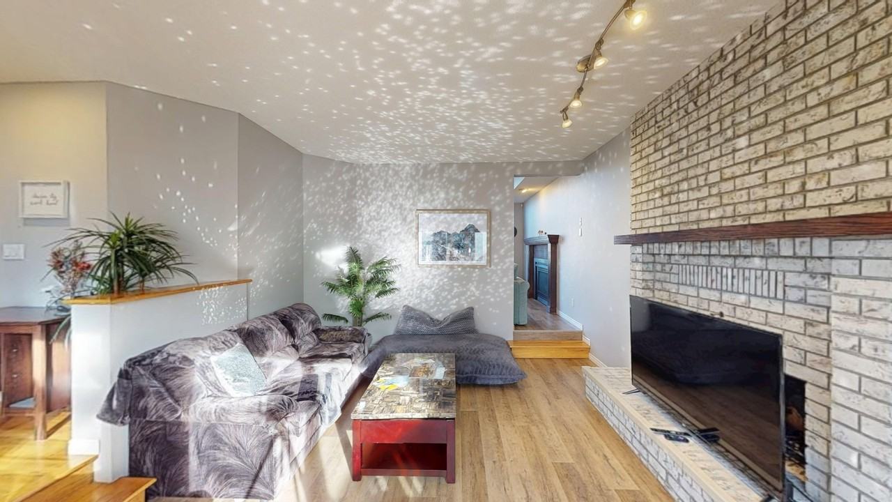 239 29 Avenue Northwest - Photo 2 of 42