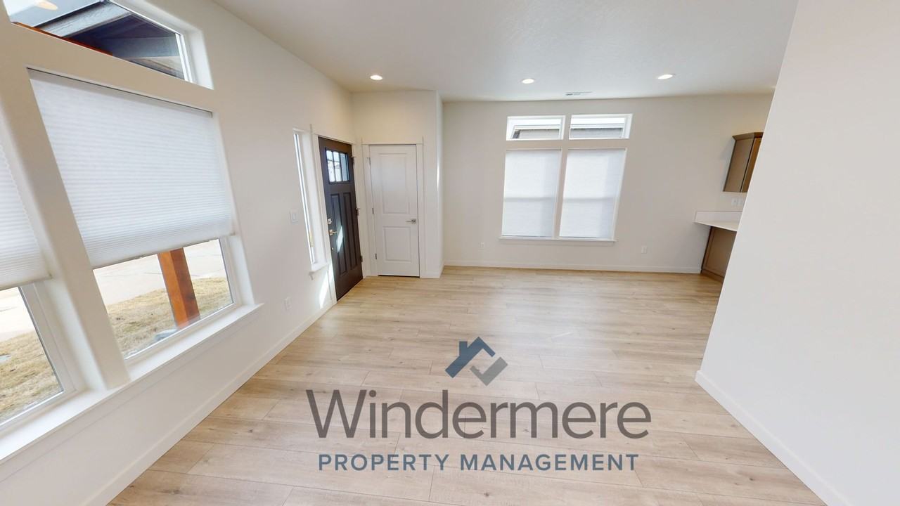 Avery Estates - Photo 2 of 28