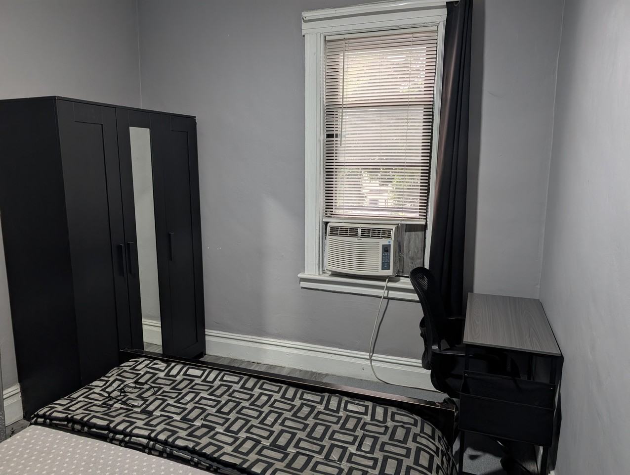 32-13 103rd Street - Photo 3 of 16