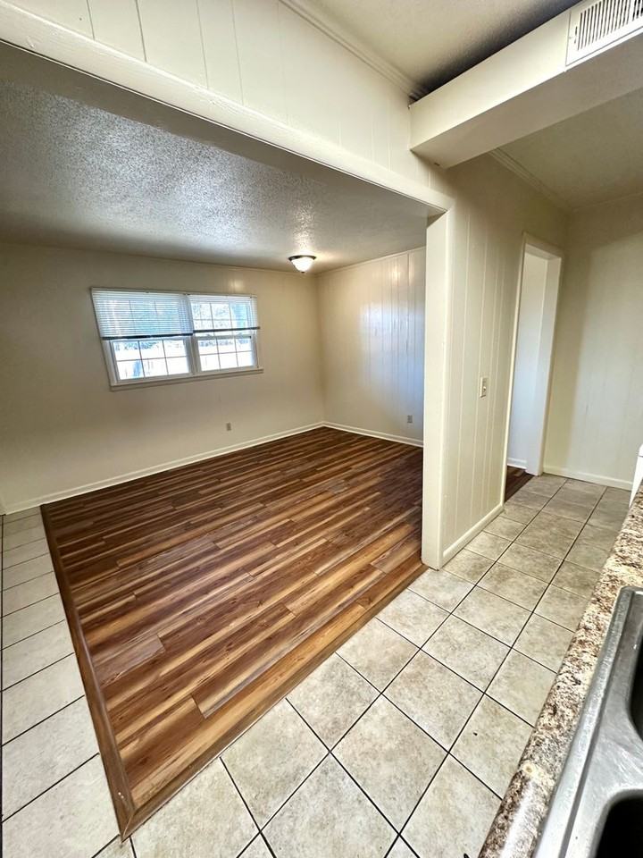 University Pointe Apartments - Photo 2 of 16