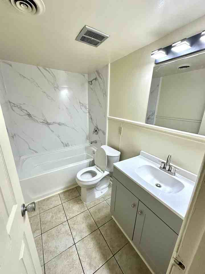 University Pointe Apartments - Photo 3 of 16