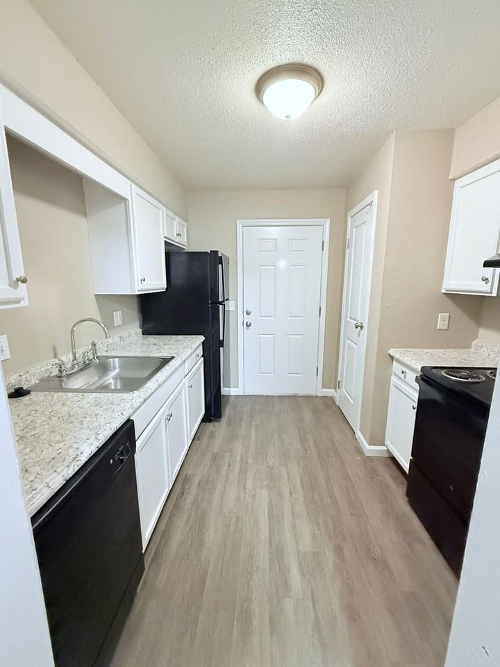 The Greens Apartments - Photo 5 of 30