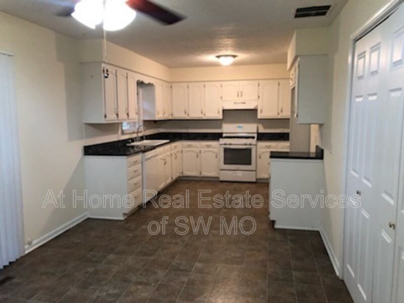 2437 S Virginia Ave - Photo 4 of 13