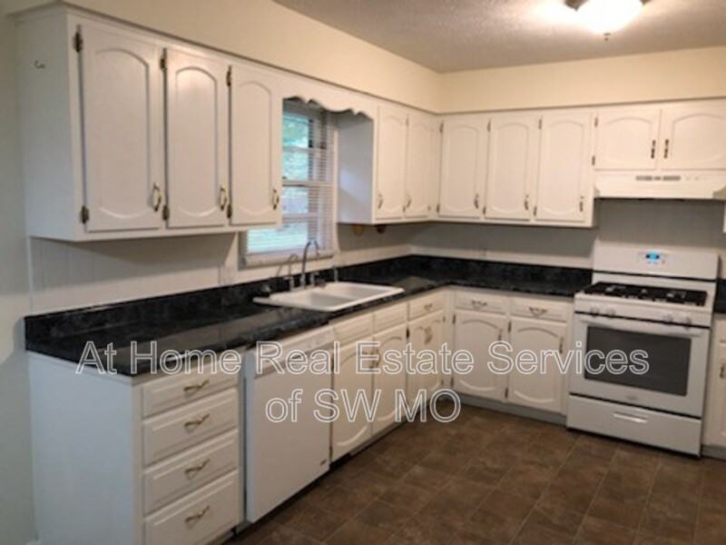 2437 S Virginia Ave - Photo 5 of 13