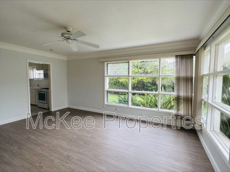 907 Hayes Ave #B - Photo 2 of 7