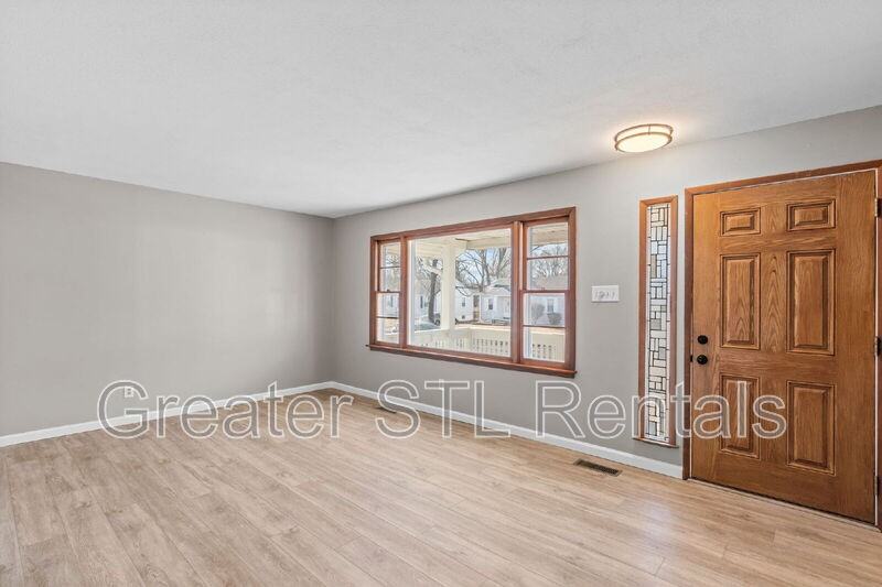 1150 Saint Matthew Dr - Photo 3 of 45